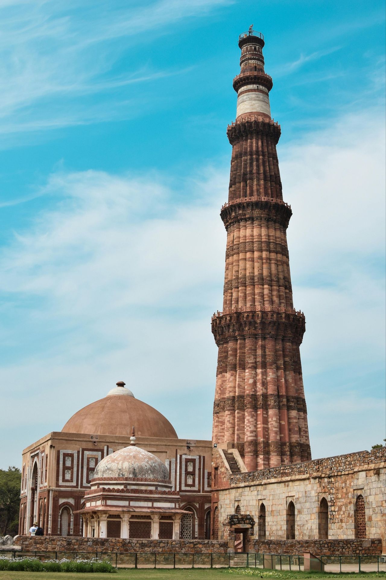 Taxi service from Agra for sightseeing and tourist travel